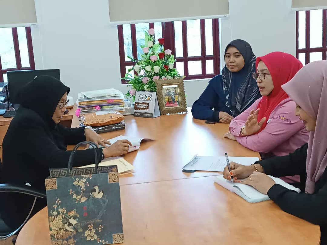 Sesi perbincangan bersama Exco Wanita, Keluarga dan Kebajikan, YB Datuk Kalsom memohon sumbangan untuk program pelajar sekolah & kerjasama program MAMPU (MAjikan, Mahasiswa, Pelajar & Usahawan) (5)