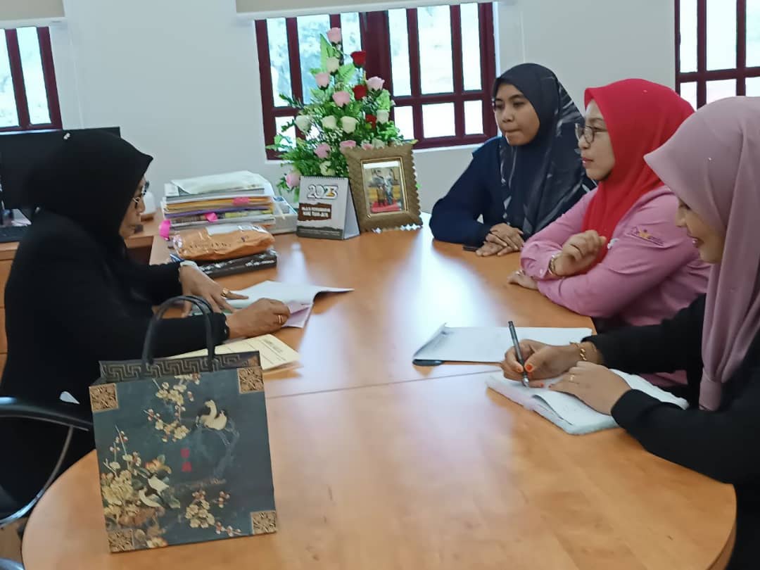 Sesi perbincangan bersama Exco Wanita, Keluarga dan Kebajikan, YB Datuk Kalsom memohon sumbangan untuk program pelajar sekolah & kerjasama program MAMPU (MAjikan, Mahasiswa, Pelajar & Usahawan) (7)